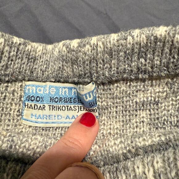 Vintage 70s Norwegian made in Norway 100% wool gray snowflake sweater size M - Picture 2 of 9